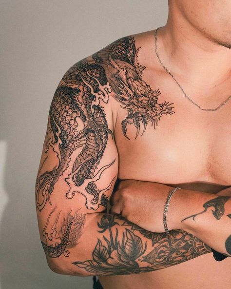 Dragon Tattoo Ideas For Men, Dragon Tattoo Designs For Men, Dragon Tattoo Back, Dragon Tattoo Arm, Dragon Tattoo Ideas, Around Arm Tattoo, Dragon Tattoos For Men, Dragon Sleeve, Dragon Tattoo Art