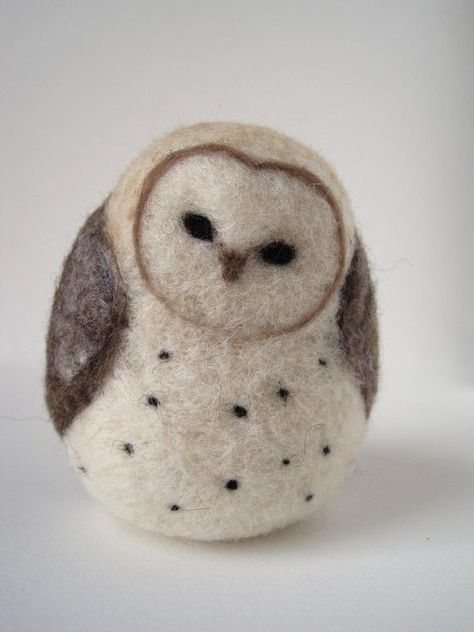 Tovad Ull, Needle Felted Owl, Felted Soap, Needle Felting Diy, Felt Owls, Wool Felt Projects, Needle Felted Christmas, Felted Wool Crafts, Felt Owl