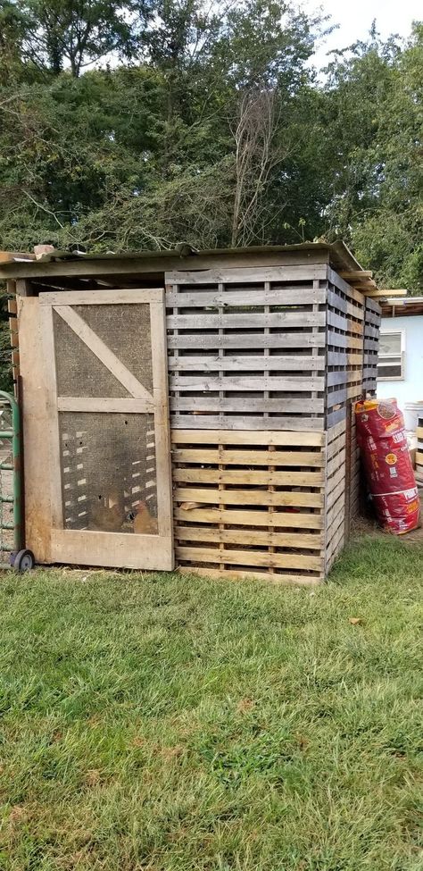 Pallet chicken shack built from upcycled lumber, repurposed screws and used feed bags. | Diy chicken coop, Easy diy chicken coop, Diy chicken coop plans Pallet Chicken Coop, Easy Diy Chicken Coop, Chicken Coop Blueprints, Cheap Chicken Coops, Chicken Coop Pallets, Easy Chicken Coop, Chicken Coop Garden, Chicken Shack, Portable Chicken Coop