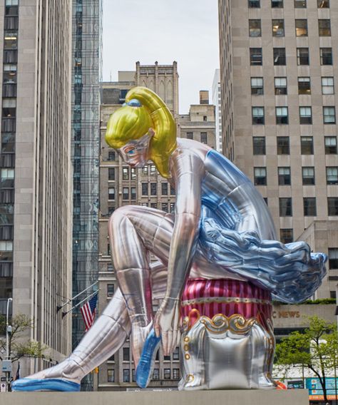 Jeff Koons Art, L'art Du Portrait, Jeff Koons, Art Classique, Rockefeller Center, New York Art, Art Installation, Sculpture Installation, Pop Artist