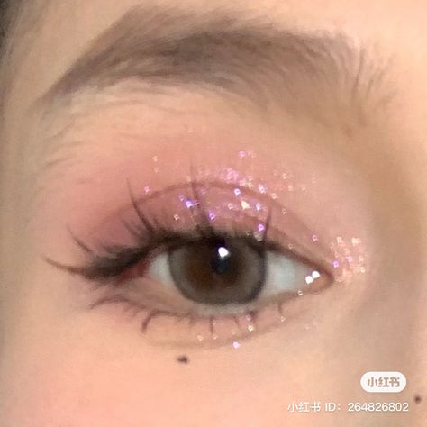 Pink And White Glitter Makeup, Pink Light Makeup Looks, Eye Makeup Pink Glitter, Prom Makeup Looks Pink, Cute Makeup Looks Aesthetic Pink, Soft Pink Glitter Makeup, Prom Makeup Light Pink, Subtle Valentines Makeup, Pink Princess Makeup Looks