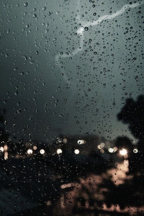 Dark Rain, Rainy Wallpaper, Rain Pictures, Rainy Day Aesthetic, I Love Rain, Rain Wallpapers, Night Rain, Lines Wallpaper, Love Rain