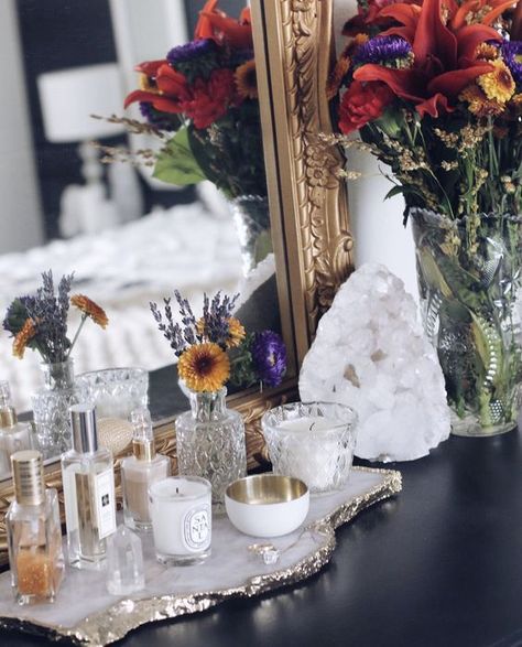 #homedecor #interiordesign #decorating Easy Ways to Decorate with Crystals - Sarah Grace at Home Decorate With Crystals, Crystal Room Decor, Crystal Bedroom, Log Home Interiors, Crystal Room, Zen Room, Vanity Decor, Crystals In The Home, Bohemian Design