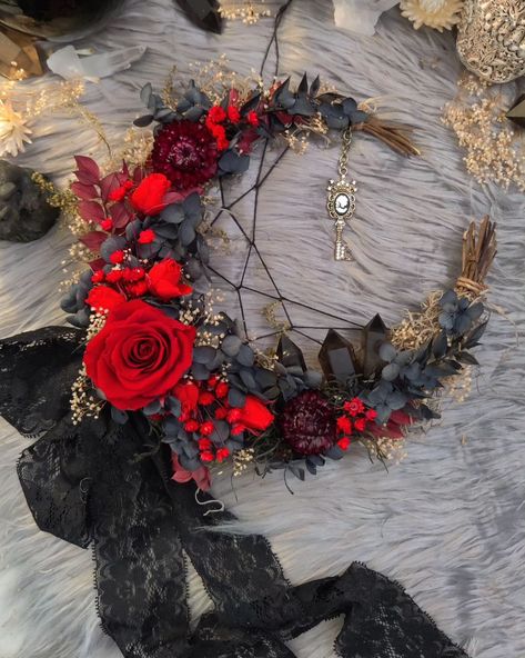 🖤🥀🏰Two new LUXE GOTHIC crystal flower wreaths just listed! Sure to impress, these are made with REAL, luxury, preserved roses that will continue to stay this beautiful and fresh looking for over a year! They'll slowly fade and dry and end up looking like my regular dried roses, still beautiful. Each one is filled with magical details! Direct link in my stories. . . . . . . . . . .#witch #witchdecor #altars #altardecor #dark #whimsygoth #darkacademia #goth #gothicstyle #gothgirl #gothic #dra... Goth Wreath Diy, Dried Roses, Spooky Home Decor, Drying Roses, Flower Wreaths, Preserved Roses, Witch Decor, Altar Decorations, Whimsical Decor