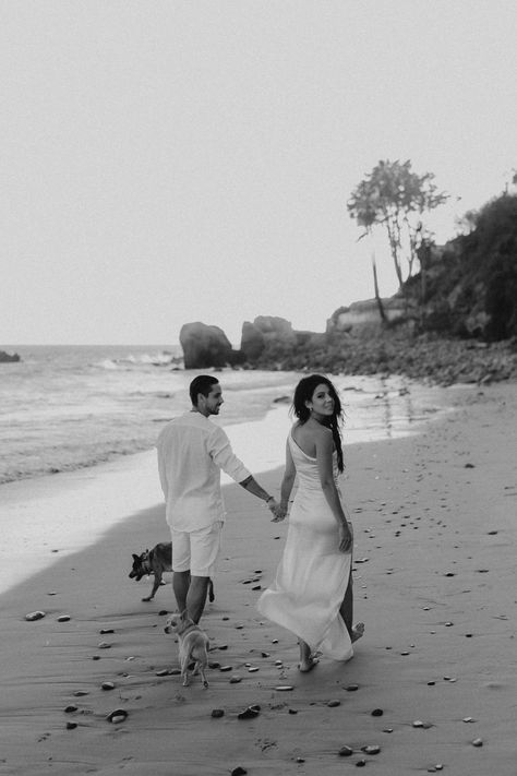 Black And White Beach Wedding Photos, Black And White Beach Engagement Photos, Bahamas Engagement Photos, Save The Date Beach Photo Ideas, Save The Date Beach Ideas, Prewedding Beach Ideas, Beach Save The Date Photos, Engagement Beach Photoshoot, Engagement Shoot Poses