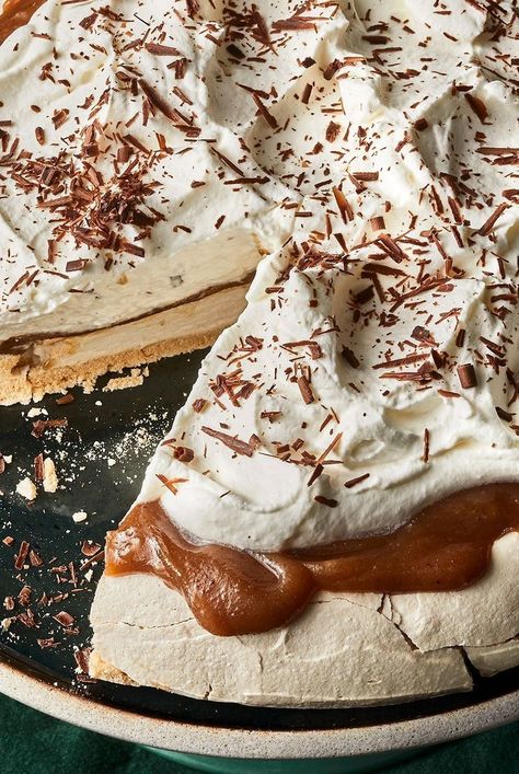 The cookbook author and host's festive dessert is the kind of joyful excess we could all use this year—without that much effort. Nigella Lawson shares her easy recipe for a Chestnut Pavlova. #dessertrecipes#dessertideas#dessertdishes#sweettreats#christmasrecipes#christmasentreeideas#christmasfoodideas#christmasrecipeideas#holidayrecipes#holidayappetizers#holidayrecipesideas#holidaydesserts Charlie Trotter, Meringues Recipe, German Dishes, Festive Desserts, French Desserts, Holiday Dessert, Nigella Lawson, Cacao Nibs, Bittersweet Chocolate