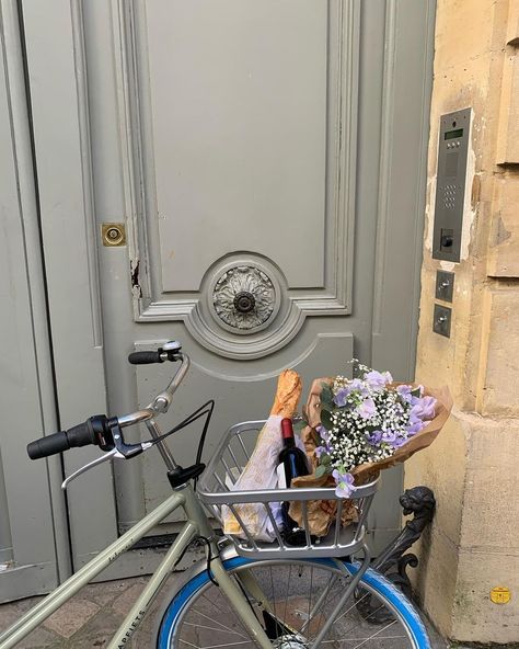 Feminine Girl Aesthetic, Pink Aesthetic Pictures, Home Sanctuary, Tapeta Z Hello Kitty, Bike Aesthetic, France Aesthetic, Paris Vibes, Parisian Vibes, Paris Aesthetic