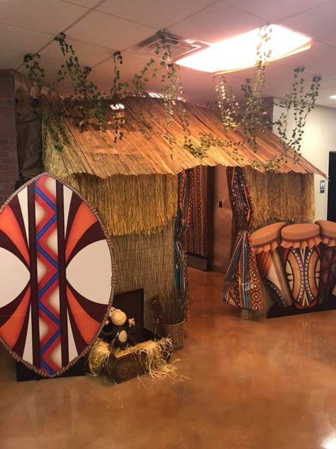 Africa Theme Party, Safari Vbs, African Safari Decor, African Safari Theme, Africa Party, African Hut, African Museum, Australia Crafts, African Art Projects