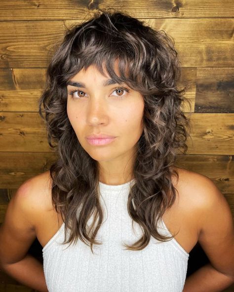 Low Maintenance Shag for Wavy Hair Type Layered Lob Haircut Curly Hair, Curly Shag Haircut, Long Shag Haircut, Medium Length Curly Hair, Low Maintenance Haircut, Thick Wavy Hair, Wavy Haircuts, Natural Wavy Hair, Low Maintenance Hair