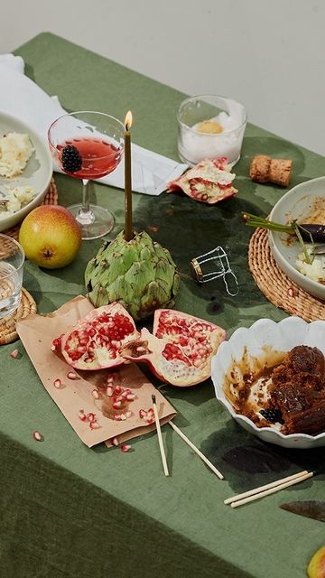 Cabana Magazine Table Setting, Cabbage Tablescape, Candle Dinner Table, Moss Table, Laura Jackson, Fruit Candles, Candles Photography, Creative Candles, Party Table Settings