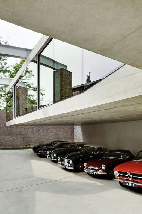 The House of a Vintage Car Collector : V'House by Wiel Arets Architects Amazing Garages, Garage Inspiration, Casa Garage, Dream Car Garage, Luxury Garage, Parking Garage, Garage Design, Dream Garage, Parking Lot