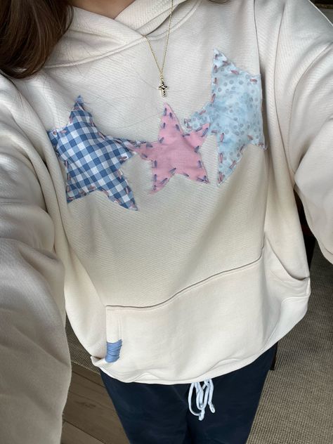 Patch Sweatshirt Diy, Embroidered Sweatshirt Diy, Embroidery Hoodies, Diy Hoodie, Sweatshirt Diy, Patchwork Diy, Patch Sweatshirt, Patchwork Hoodie, Stitch Hoodie