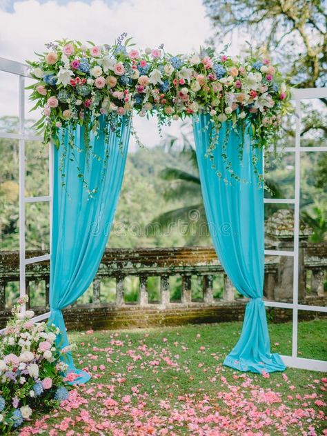 Wedding Trellis Decoration, Wedding Trellis, Wedding Color Schemes Summer, Decorate Wedding, Floral Arch Wedding, Wedding Motifs, Trending Wedding, Wedding Color Combos, Wedding Backdrop Design