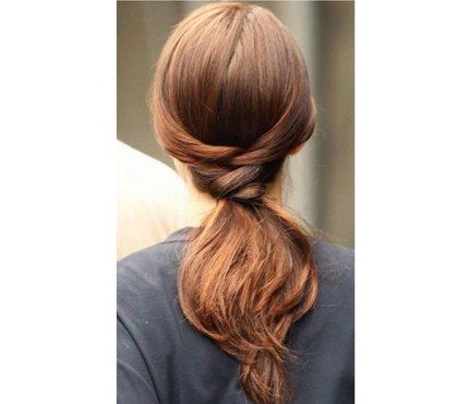 That ponytail you've been rocking for years? Kinda boring! Instead try these unusual ways to keep your hair off your face when the heat is on. Gossip Girl Hairstyles, Chic Ponytail, Easy Everyday Hairstyles, Hairstyles Straight, Extremely Long Hair, Cute Ponytails, Fishtail Braid, A Ponytail, Formal Hairstyles