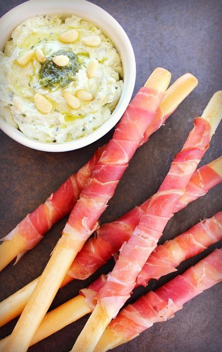 Prosciutto wrapped bread sticks with creamy basil pesto dip. Easy and elegant, ready to serve in less than 20 minutes. Baked Appetizers, Pesto Dip, Prosciutto Wrapped, Bread Sticks, Creamy Pesto, Italian Appetizers, Strawberry Salad, Baked Banana, Pesto Recipe