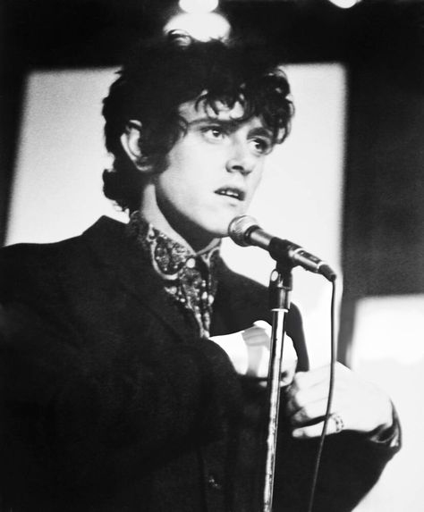 Donovan live at The Big T.N.T. Show (1966) Donovan Leitch, Proto Punk, Lou Reed, Flower Child, Music Stuff, Aura, Musician, Celebrities, Music