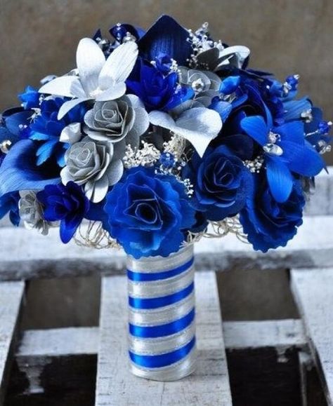 WEdding Bouquets for royal blue and silver metallic winter wedding Silver Bouquet, Starry Night Wedding, Silver Centerpiece, Royal Blue Wedding, Blue Themed Wedding, Blue Wedding Flowers, Night Wedding, Wedding Winter, Deco Floral