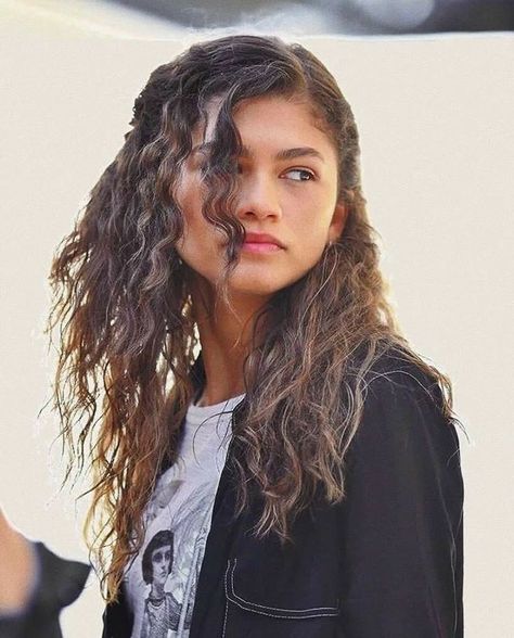 Spiderman Mj, Fotos Hd 4k, Zendaya Model, New Spiderman Movie, Zendaya Maree Stoermer Coleman, Zendaya Style, Zendaya Coleman, Back To School Hairstyles, Marvel Women