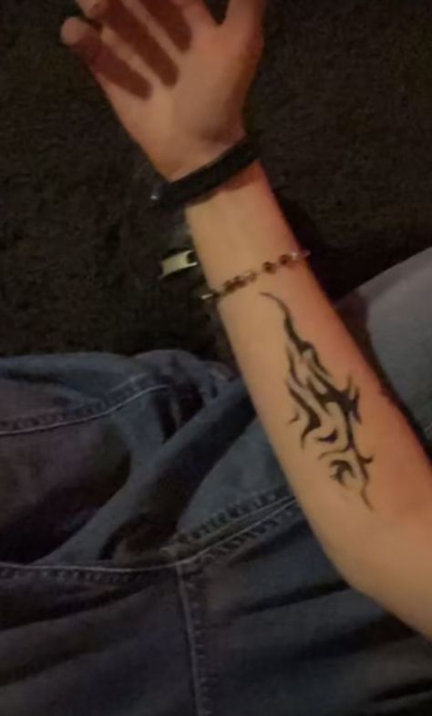 Hand Tattoos Pen, Cyberciligism Tattoo, Men Henna Tattoo, Leg Sleeve Tattoos, Leg Tattoo Ideas, Emo Tattoos, Grunge Tattoo, Pretty Hand Tattoos, Sharpie Tattoos