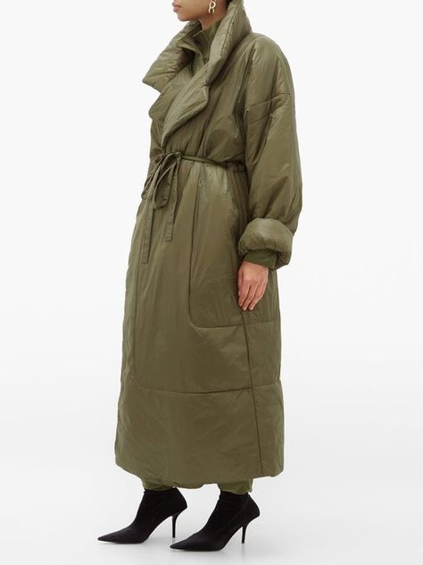 объемные пуховики в стиле спальный мешок Khaki Green Coat, Reversible Coat, Long Puffer, Camping Essentials, Streetwear Fashion Women, Norma Kamali, Green Coat, Down Coat, Sleeping Bag