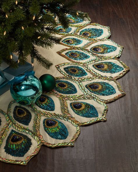 Handcrafted Christmas tree skirt. / Peacock pattern design Peacock Christmas Tree, Peacock Christmas, Lurex Fabric, Kim Seybert, Peacock Decor, Tree Skirt, Blue Christmas, Christmas Deco, Ideas Christmas