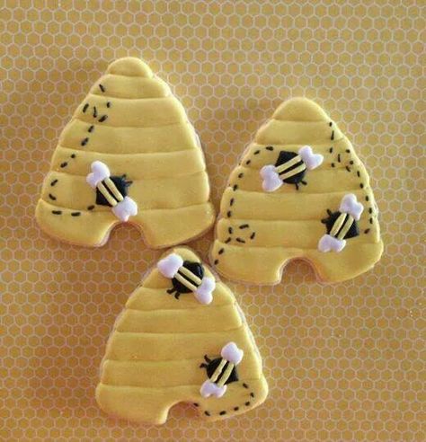 Bee hive cookies with royal icing transfers by Delores Tisch Bee Cookies Royal Icing, Bee Iced Cookies, Beehive Decorated Cookies, Bee Royal Icing Transfer, Sweet As Can Bee Cookies, How To Make Macarons, Royal Icing Transfers, Bee Cakes, Cookies Pastry