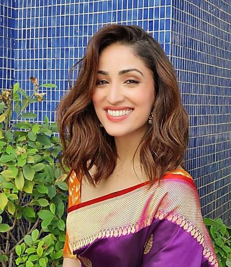 45 Short hairstyles for Indian women 2021 Haircuts For Indian Hair, Amika Shail, Saree Hairstyles, Yami Gautam, Hair Indian, Sari Dress, Actress Images, Medium Short Hair, Look Short