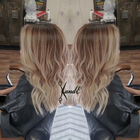 Balayage Vs Root Smudge, Beige Blonde Root Smudge, Beige Blonde With Root Smudge, Root Smudge Brunette To Blonde, Root Smudge Blonde Balayage, Root Smudge Blonde, Smudge Root, Blonde Balayage Ombre, Beige Blonde Balayage