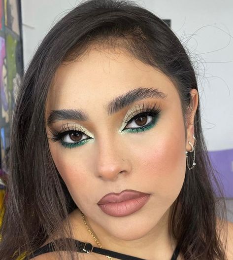 Makeup Verde, Concert Makeup, Prom Eye Makeup, Makeup For Moms, Make Up Inspo, Cute Makeup Looks, Prom Dress Inspiration, Christmas Makeup, Makeup Obsession