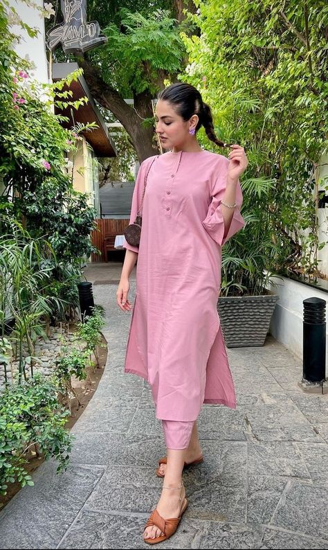 Solid Suits For Women Indian, Plane Dresses Casual Pakistani, Solid Color Suits Pakistani, Solids Pakistani Dresses, Pakistani Solid Kurti, Pakistani Causal Kurti, Style Outfits Summer, Indian Dress Up, Summer Vibes Aesthetic