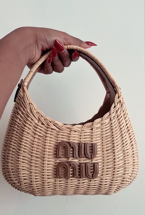 #miumiu #designerbags #aesthetic #shoulderbag Wicker Bag Outfit, Mui Mui, Miu Miu Handbags, O Bag, Miu Miu Bag, Wicker Bags, Rattan Bag, Handmade Bag, Basket Bag