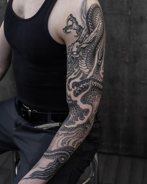 Tattoo Men Unique, Arm Tattoo Stencil, Sleeve Tattoo Men, Dragon Thigh Tattoo, Red Tattoo Ideas, Asian Dragon Tattoo, Red Ink Tattoo, Dragon Tattoos For Men, Dragon Sleeve