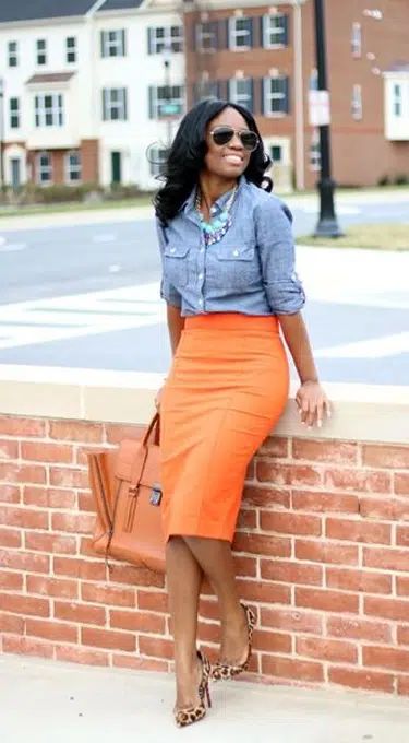 What to Wear With an Orange Skirt – 34 Outfit Ideas Orange Skirt Outfit Fall, Orange Skirt Outfit Summer, Pencil Skirt Outfits For Work, Spring Business Outfits, Orange Skirt Outfit, Outfit Semi Formal, Skirt Outfit Fall, Work Outfits Frauen, Skirt Outfit Summer