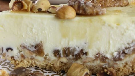 This fig and hazelnut cheesecake has a vanilla cookie crust and is topped with toasted hazelnuts plus a honey-bourbon drizzle. Fig Cheesecake, Hazelnut Cheesecake, Russian Honey Cake, Honey Bun Cake, Fig Cookies, Honey Cake Recipe, Honey Bourbon, Fig Recipes, Honey Buns