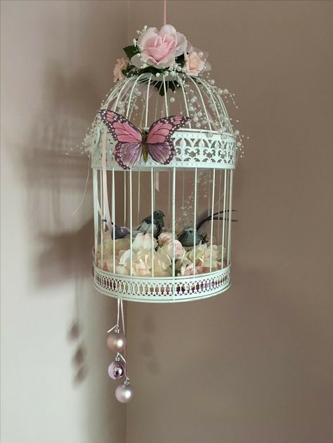 Diy Bird Cage Decoration, Cage Decoration Ideas, Bird Cage Decoration, Diy Bird Cage, Bird Cage Design, Bird Cage Centerpiece, Decoration Shabby, Bird Cage Decor, Vintage Bird Cage