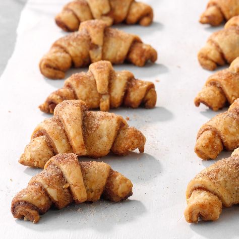 Rugelach Jewish Desserts, Rugelach Cookies, Easy Holiday Baking, Mini Pumpkin Pie, Rugelach Recipe, Moist Apple Cake, Spiced Fruit, Hanukkah Food, Cake Mug