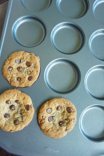 Whoopie Pie Pan, Baking Chocolate Chip Cookies, Muffin Top Pan, Deep Dish Cookie, Dessert Cups Recipes, Pan Cookies, Whoopie Pie, Mug Recipes, Cupcake Pan