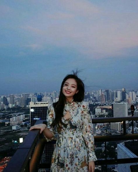 Jennie BLACKPINK aesthetic blue Thailand Jennie Kim Blackpink, Naha, Park Chaeyoung, Kim Jisoo, Blackpink Photos, Lalisa Manoban, Blackpink Fashion, Photo Instagram, Big Bang