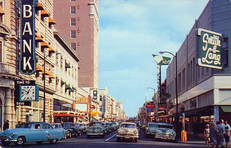 main street #Stockton #California 1950s...a little before my time there.. University Of The Pacific, Stockton California, Ca History, Storefront Design, California History, Living In San Francisco, Local Pride, Port City, Snow Angel