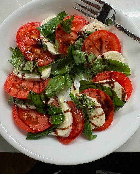 Picked basil from my garden and made this for lunch. I love caprese salad. Caprese Salad Aesthetic, Bakery Foods, Birthday Lunch, Lunch Salads, Salad Plate, Popular Recipes, Caprese Salad, My Garden, Salad Plates