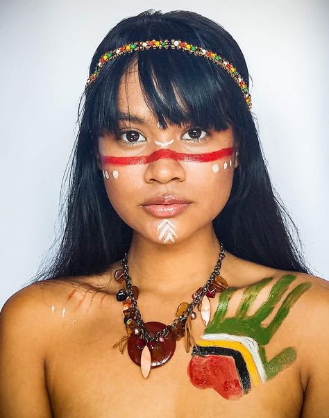 Indigenous weman from Guyana south America🇬🇾 Model: @shezandrews Indigenous Makeup Native American, Indigenous Face Paint, American Indian Face Paint, Taino Makeup, Native American Makeup Women, Mayan Makeup, Indigenous Hairstyles, South America Culture, Native Makeup