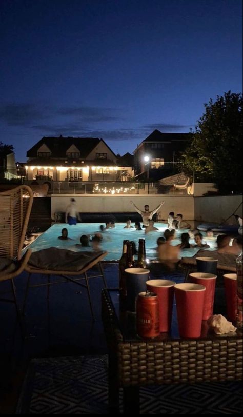 #party #pool #night #summer #evening Rich Party Aesthetic, College Pool Party, Teen Pool Party, Pool House Party, Pool Party Aesthetic, Pool Movie, Night Pool Party, Inside Pool, Nightlife Party