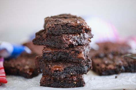 Vegan Brownies Recipe - Gemma's Bigger Bolder Baking Brownie Recipe Without Eggs, Make Baking Powder, Vegan Brownies Easy, Fudgy Vegan Brownies, Vegan Brownies Recipe, Bigger Bolder Baking, Vegan Brownies, Vegan Brownie, Keto Brownies