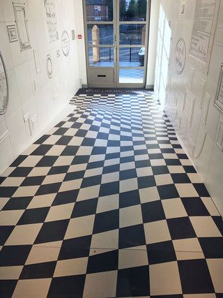 It's only an illusion: The floor is totally flat. Architecture Baroque, Cool Optical Illusions, Tile Showroom, Ceramic Floor Tiles, Tile Companies, Best Flooring, Floor Art, Ceramic Floor, Luxury Vinyl Flooring