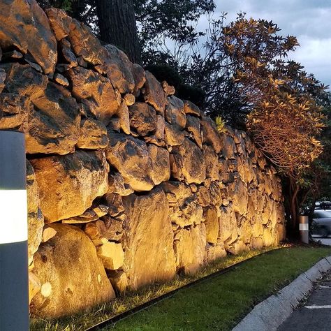 Landscape Wall Lighting, Stone Wall Lighting, Retaining Wall Lighting, Hotel Landscape, Stone Lighting, Landscape Lighting Design, Landscape Stone, Driveway Landscaping, Facade Lighting