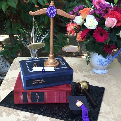 law school graduation cake! Law School Graduation Cake, School Centerpieces, Law Graduation, Law School Graduation Party, Graduation Food, Law School Graduation, Graduation Party Ideas, College Graduation Parties, Wedding Party Planning