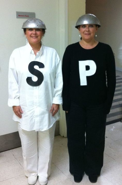 Salt And Paper Costume, Salt And Pepper Costume Couples, Salt Costume Diy, Halloween Costumes Homemade Women, Salt And Pepper Costume Diy, Costume Diy Couple, Salt And Pepper Halloween Costumes, Homemade Halloween Costumes For Couples, Diy Duo Costumes