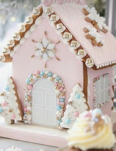 Pastel Kawaii Room, Cute Rooms, Pink Gingerbread House, Pastel Christmas Decor, Models Without Makeup, Pink Gingerbread, Photos Of Models, Gingerbread House Parties, Gingerbread House Designs