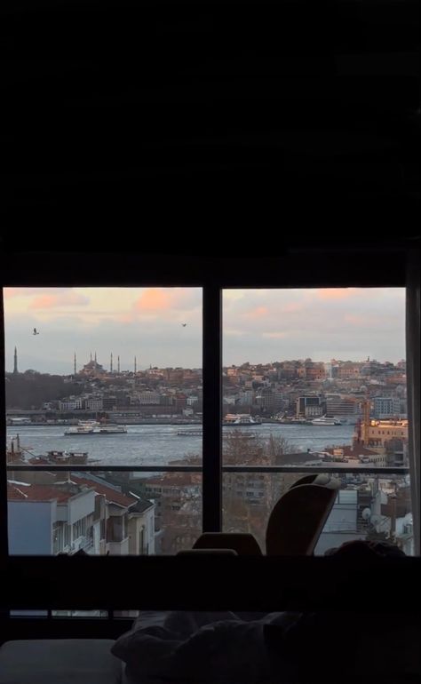 Istanbul Apartment Interior, Istanbul Autumn, Insta Feed Goals, Istanbul Turkey Photography, Istanbul Photography, Apartment Aesthetic, Istanbul Turkey, Old City, Favorite City