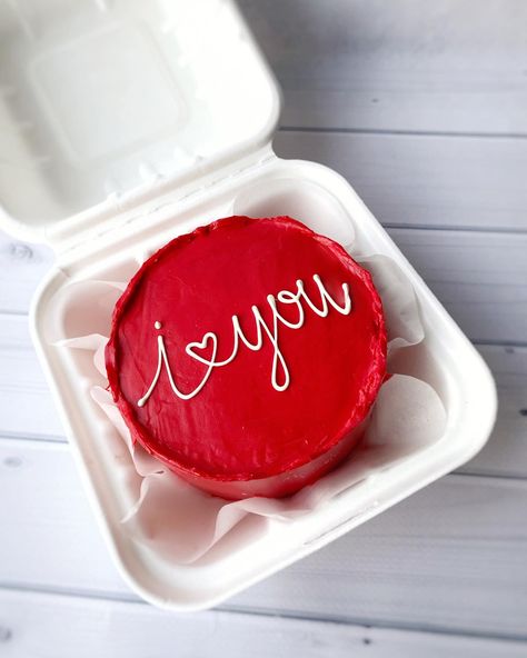 I Love You Cake, Simple Mini Cake, Love Theme Cake, Mini Cake Designs, Mini Valentine Cakes, Korean Cakes, Minimalist Cakes, Cake Bento, Cake For Boyfriend